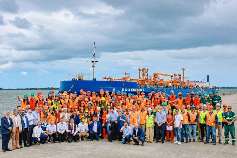 'Precisamos construir uma soberania energética', diz Lula durante assinatura de contratos da Petrobras