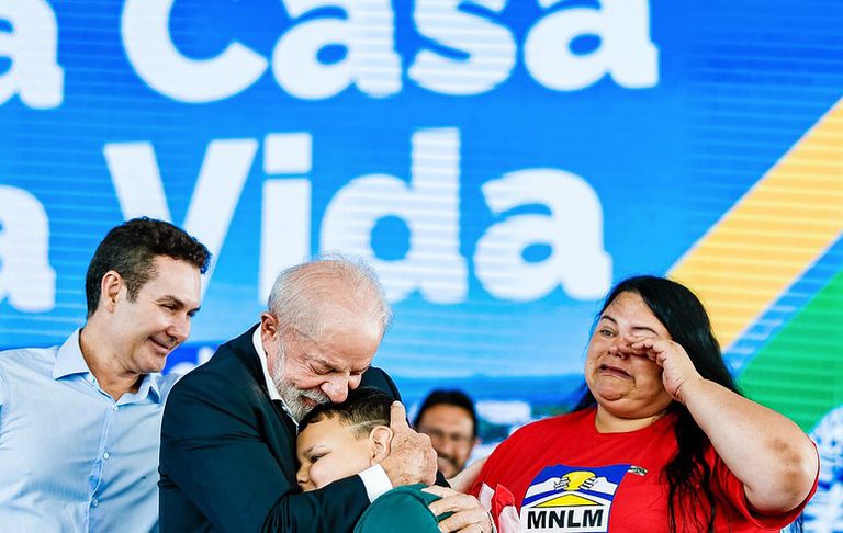 Lula destaca sucesso de obras do Minha Casa, Minha Vida feitas por entidades populares