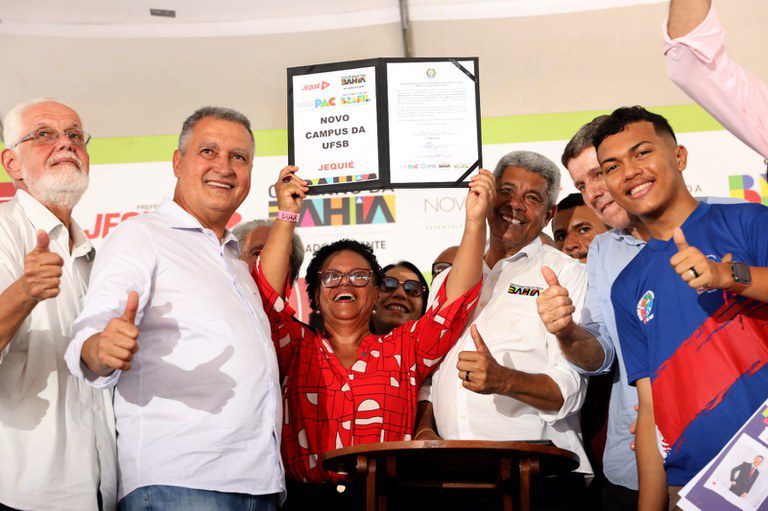 'A educação, a ciência e a tecnologia transformam um País', diz Rui Costa