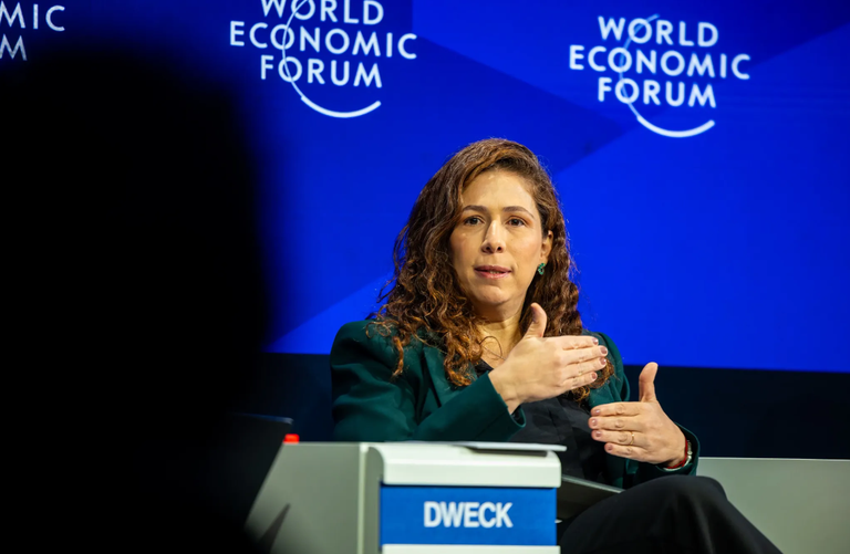 Brasil voltou a crescer com qualidade e inclusão social, destaca ministra Esther Dweck, em Davos