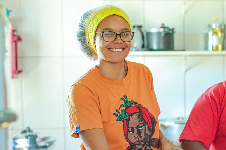 Em 2 anos, pobreza dá lugar a desenvolvimento social e 17,4 milhões de pessoas ascendem de classe