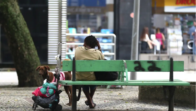 Governo do Brasil institui fórum nacional para enfrentamento à violência contra mulheres em situação de rua