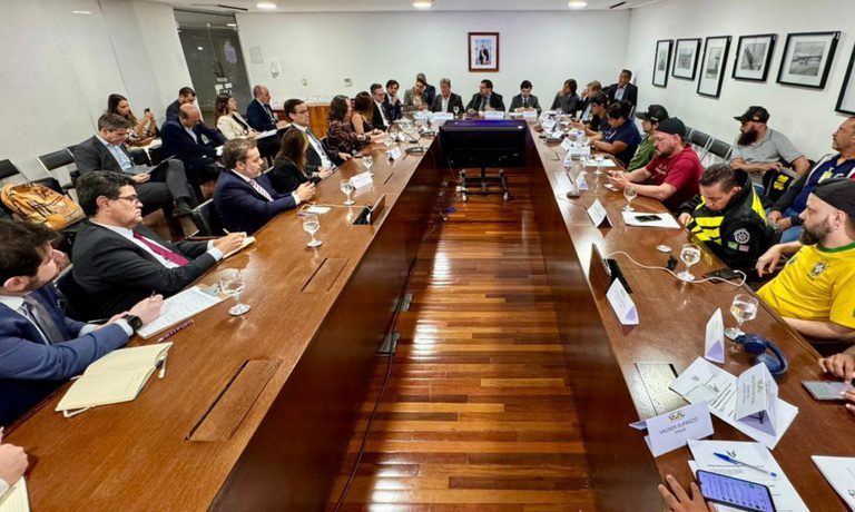 Governo reúne empresas e entregadores por aplicativo em Grupo Técnico de Trabalho