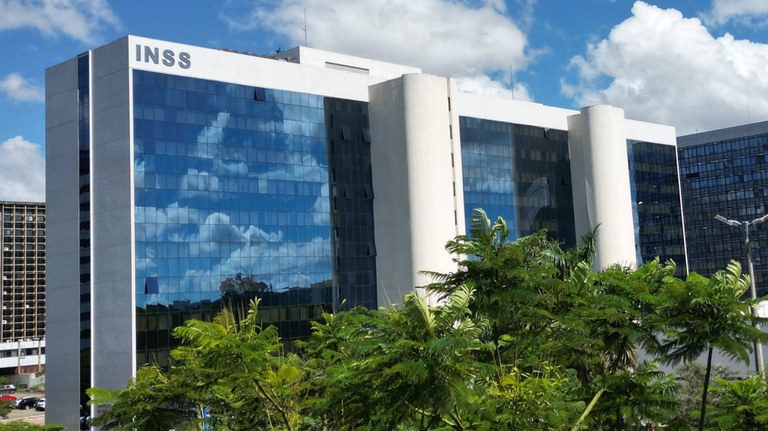 INSS adota plano nacional para acelerar análise de benefícios e reduzir tempo de espera