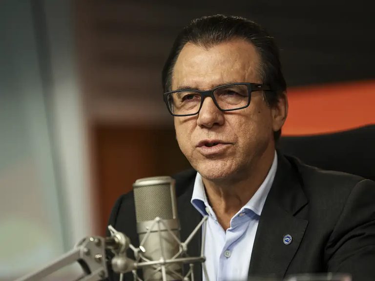 Isenção do IR e reajuste do salário mínimo injetarão R$ 110 bilhões na economia neste ano, diz Marinho