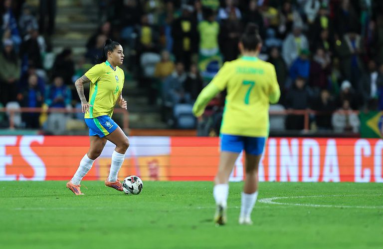 Lula assina MP que garante proteção de direitos para a Copa do Mundo Feminina de 2027