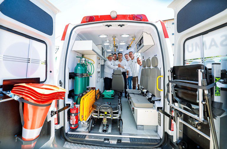 Lula entrega ambulâncias e unidades do Brasil Sorridente odontológicas em Maceió