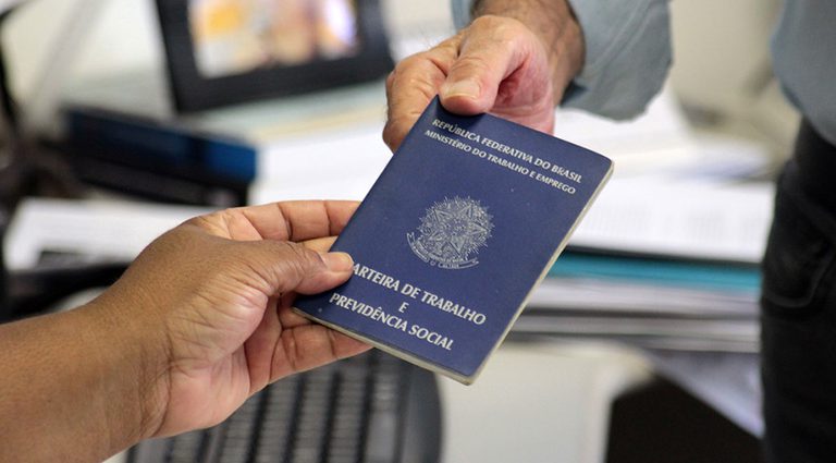 Menor desemprego da história e ações para melhoria da saúde da população marcam semana. Assista