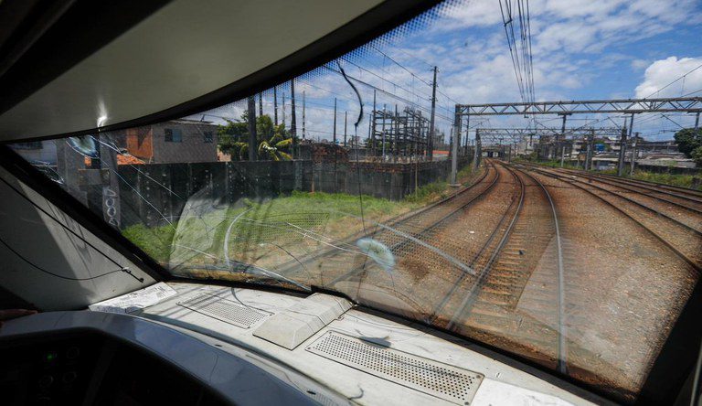 Cidades anuncia investimento para recuperar metrô do Recife e 100 novos ônibus