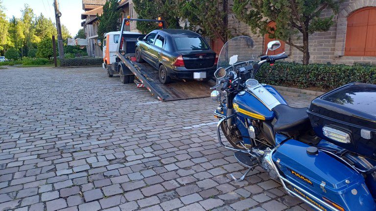 Corsa com 225 multas e mais de R$ 108 mil em débitos é detido pela PRF