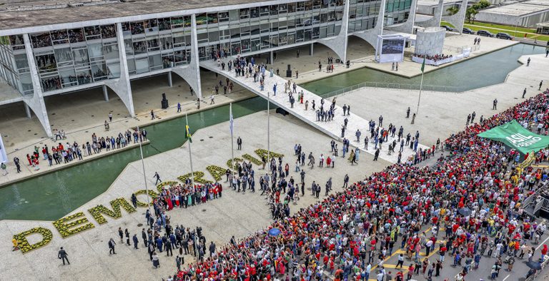 Semana foi marcada pela defesa da democracia e avanço do multilateralismo. Assista
