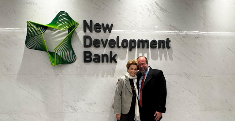 Silveira destaca parceria estratégica com Banco dos Brics em reunião com Dilma Rousseff, em Xangai