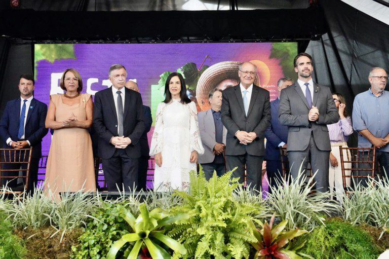 Alckmin anuncia regulamentação de salvaguardas para proteger produção brasileira em acordos comerciais