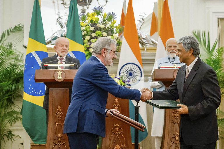 Brasil e Índia firmam acordo para acesso à biblioteca de conhecimentos tradicionais