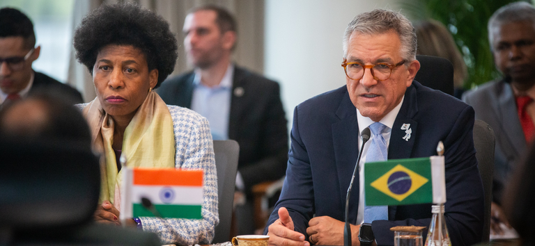 Brasil e Índia buscam cooperação para produção de medicamentos e saúde digital