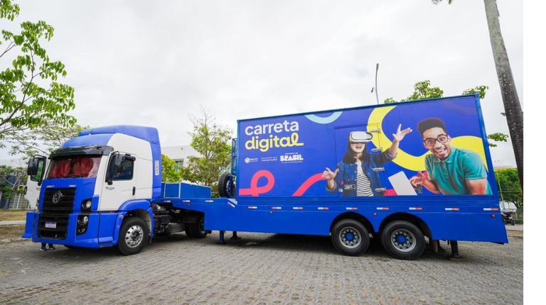 Carreta Digital oferta 140 vagas para cursos gratuitos de tecnologia para jovens no Recife