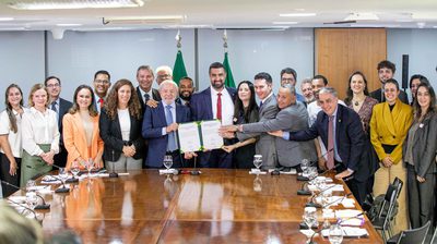 Lula dá início à regularização fundiária para famílias de Teresópolis (RJ)