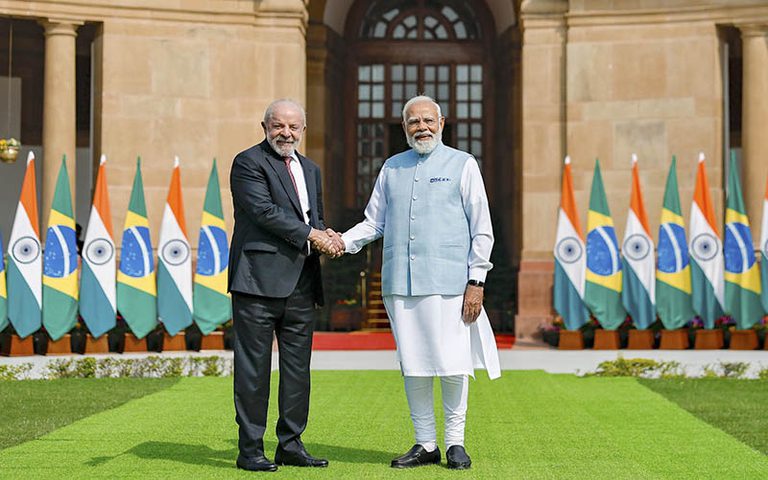 Encontro entre Índia e Brasil é reunião de superlativos, diz Lula. 'Defensores do multelateralismo e da paz'