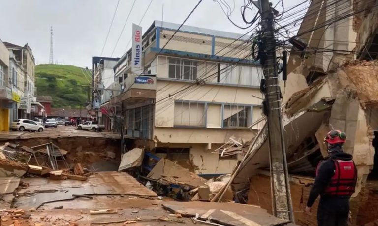 Lula se solidariza e encaminha apoio a cidades mineiras: 'De prontidão, com velocidade e força'