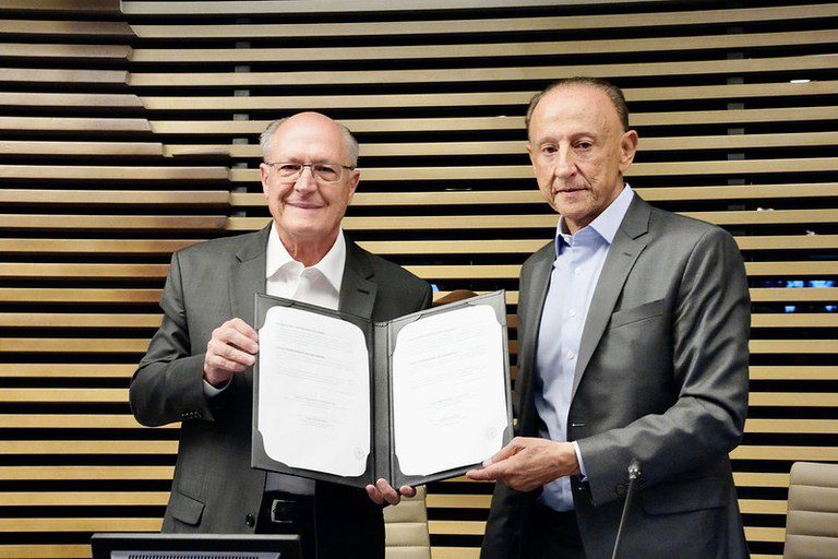 MDIC e Fiesp firmam parcerias para fortalecer defesa comercial e reduzir burocracias na indústria