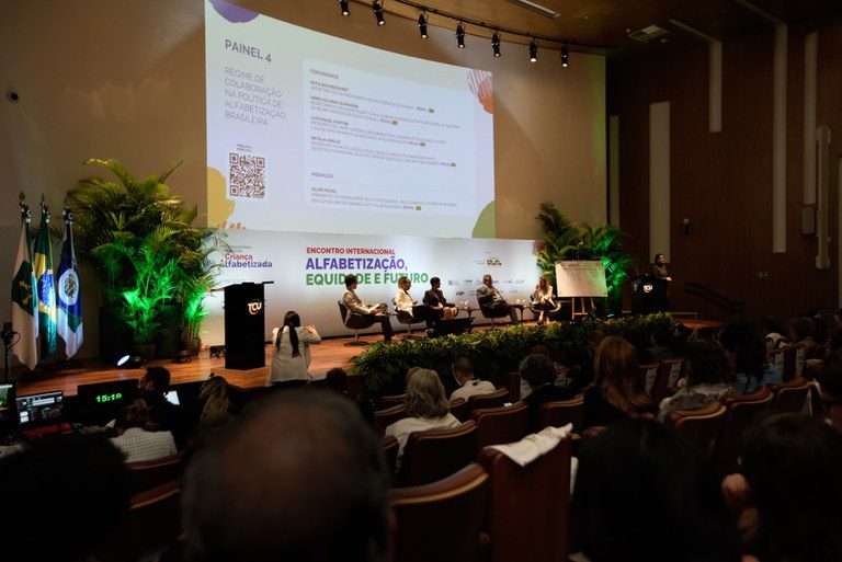 MEC reúne países da América Latina em debate sobre estratégias para a alfabetização