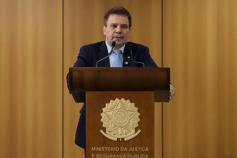 ministroJust.jpg ministroJust.jpg