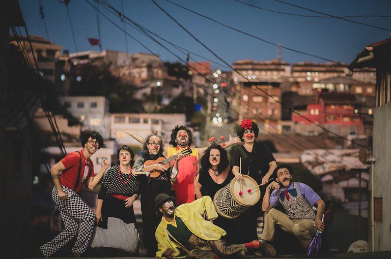 Nas periferias de BH, projeto apoiado pela Política Aldir Blanc transforma garagens em picadeiros