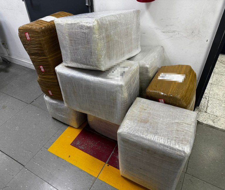 PF apreende 400 kg de cocaína no Aeroporto de Guarulhos/SP e combate tráfico internacional