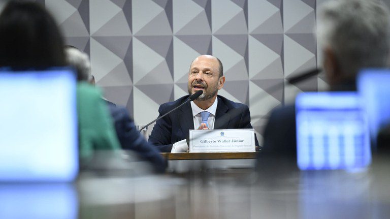 Presidente do INSS diz que ressarcimento é o maior acordo administrativo da história e não deixa ninguém para trás