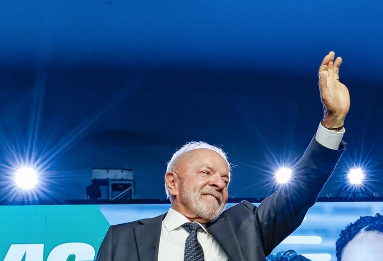 Mercado eleva projeções positivas para a economia do Brasil em 2026, revela levantamento