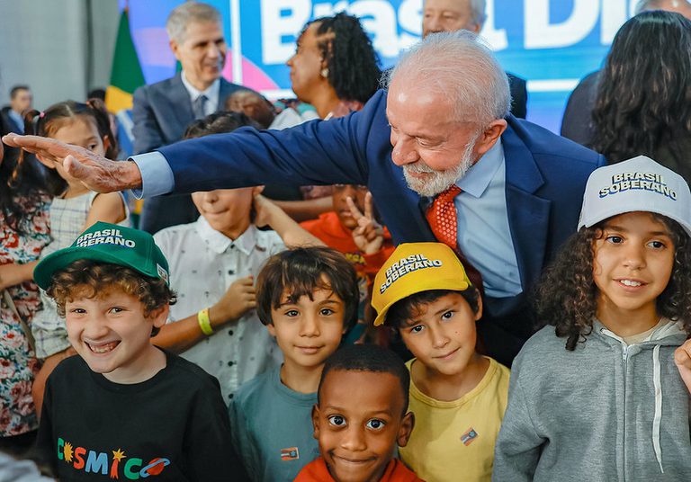 Lula sanciona lei que fixa entrada em vigor do ECA Digital para dia 17 de março