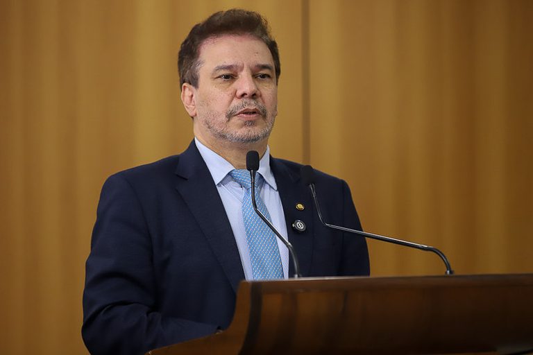 Integrar segurança pública com estados e municípios é prioridade, diz ministro da Justiça