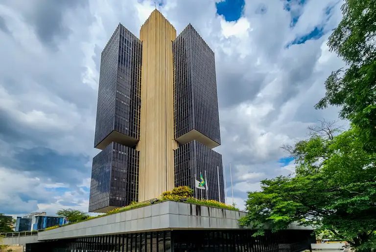 Banco Central reduz taxa básica de juros de 15% para 14,75% ao ano