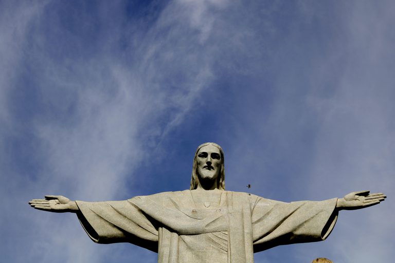 Cristo será iluminado para lançamento de campanha de combate à violência de gênero