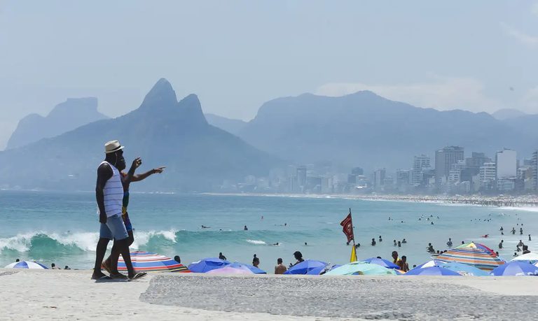 Mais de 2,6 milhões de turistas estrangeiros já escolheram o Brasil como destino em 2026