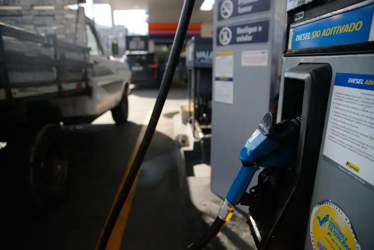 Petrobras reduz preço do diesel a partir desta segunda (1º)