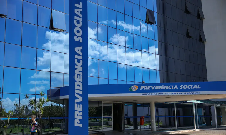 Governo reduz prazo para inclusão de processos em programa que acelera análises do INSS
