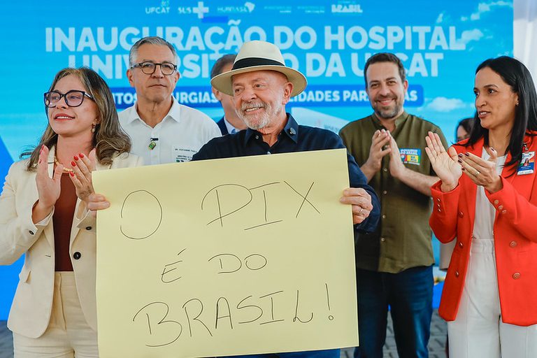 Lula diz esperar que novas tarifas não entrem em vigor e convida Trump a fazer um Pix