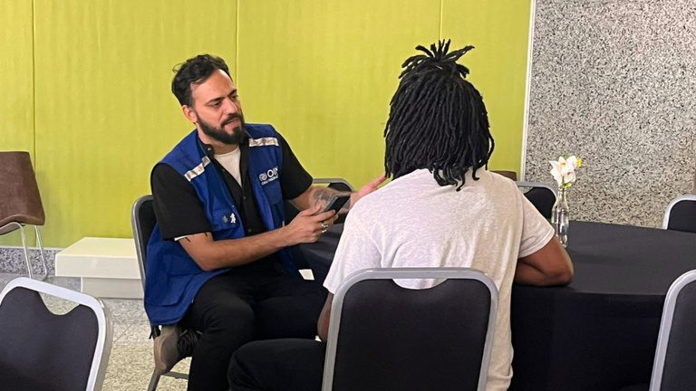 Repatriados são recebidos em Confins (MG) após voo procedente dos Estados Unidos