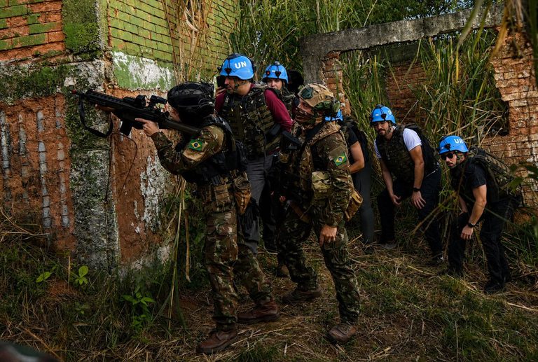 Exército realiza estágio preparatório para profissionais de imprensa em áreas de conflito