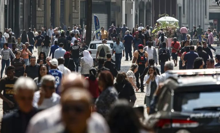 Novo Caged: mercado formal cria 921,6 mil empregos no primeiro semestre de 2026