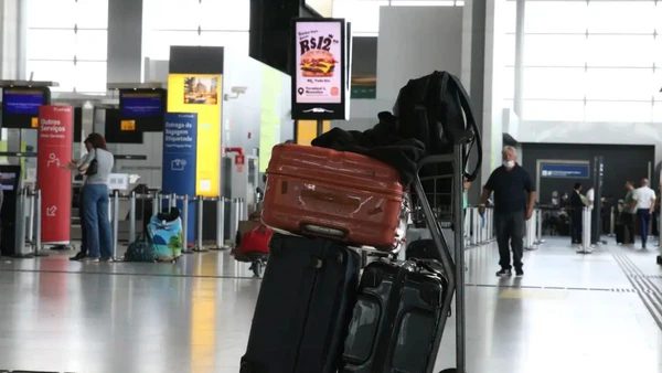 Sistema da Receita Federal agiliza desembarque para viajantes que declaram bens