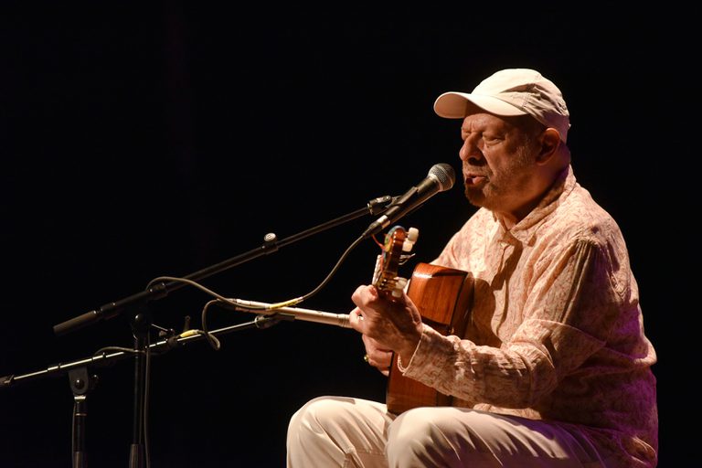 Sem Censura, da TV Brasil, celebra os 80 anos do veterano João Bosco nesta terça (14/7)