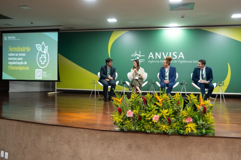 Anvisa debate avanços e desafios das novas normas para fitoterápicos