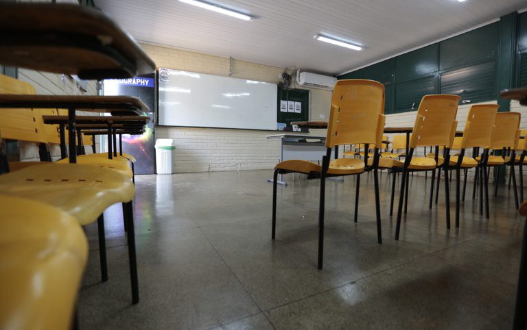 Encceja: provas vão ser aplicadas neste domingo (23)