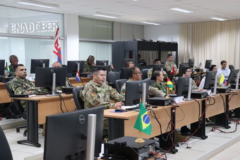 Exército Brasileiro sedia exercício de defesa cibernética entre militares sul-americanos