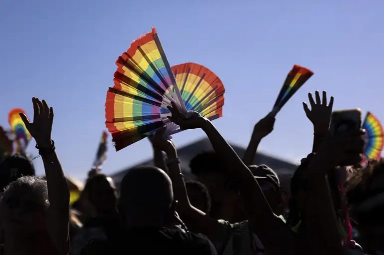 Saiba como identificar e denunciar violações de direitos humanos contra pessoas LGBTQIA+