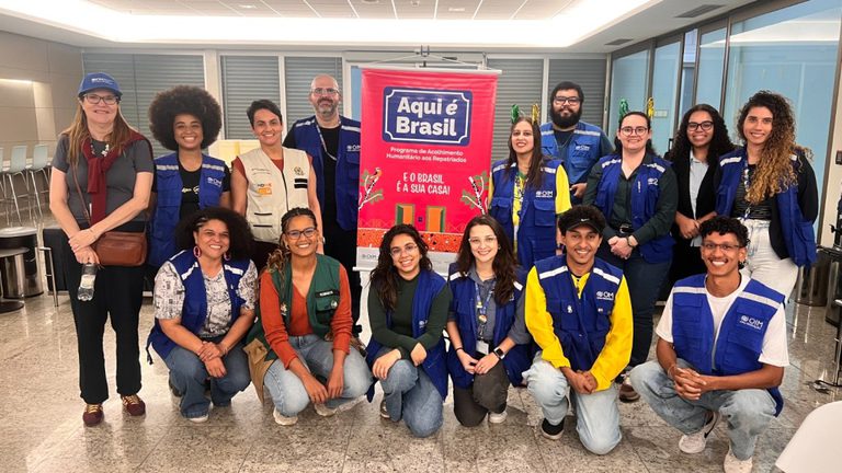 Voo com 115 brasileiros repatriados dos Estados Unidos chega a Confins