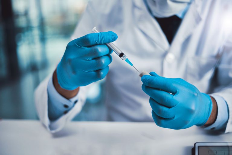 Anvisa autoriza estudo clínico da Fiocruz com vacina de mRNA para Covid