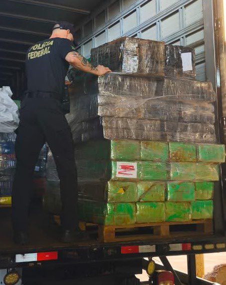 Polícia Federal incinera 10 toneladas de drogas apreendidas na região da Tríplice Fronteira